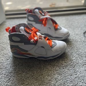 Retro Jordan 8’s white and orange Colorway